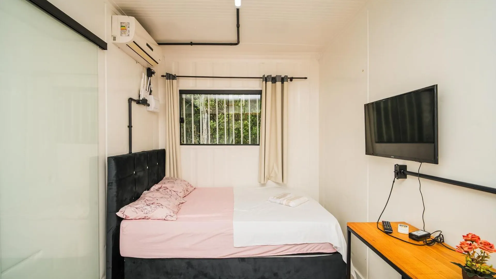 Capsule hotel Tiny House Completa Proximo A Arena Opus Hotel Sao Jose  Brazil